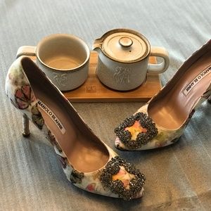 Manolo Blahnik, Hangisi 105mm Butterfly Satin Pump
